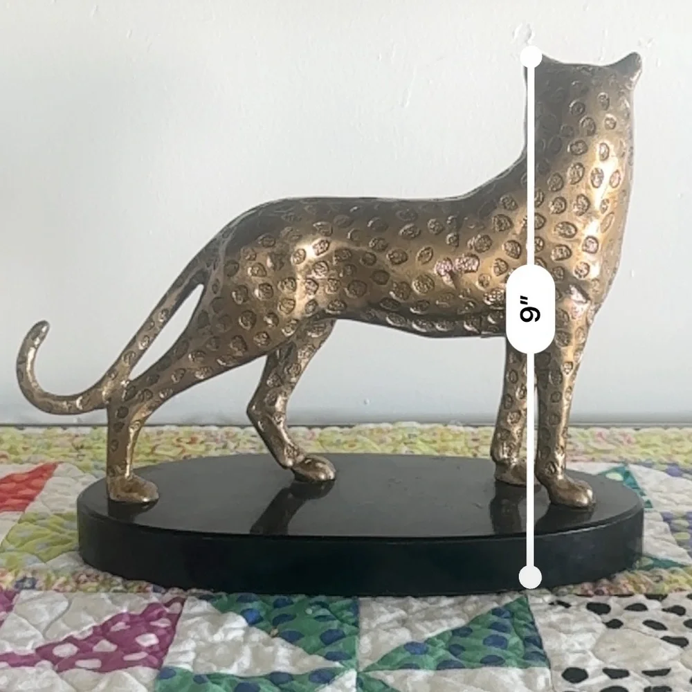 Vintage 60s/70s Brass Leopard Figurine, Eclectic Home Decor, Mid-Century Modern - Picture 4 of 4